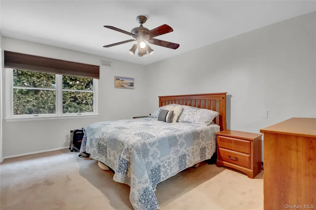 11 Primrose Lane North Babylon NY 11703