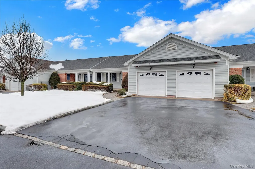 11 Primrose Lane North Babylon NY 11703