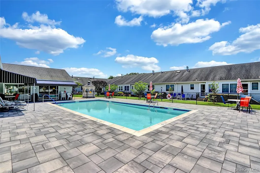 11 Primrose Lane North Babylon NY 11703