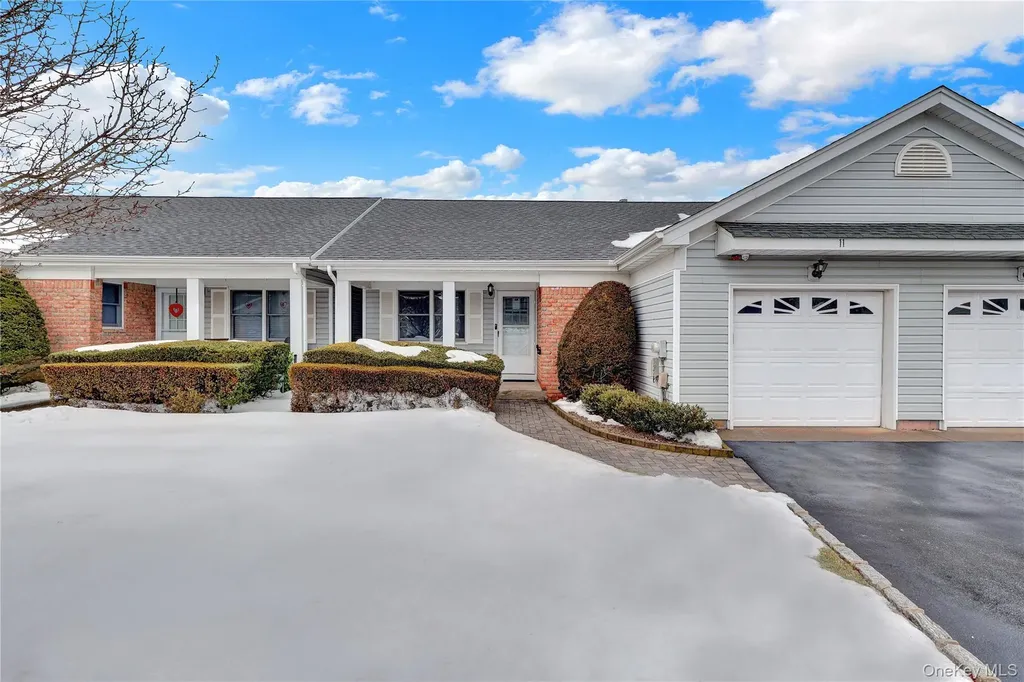 11 Primrose Lane North Babylon NY 11703