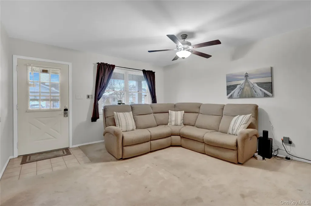 11 Primrose Lane North Babylon NY 11703