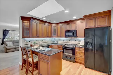 11 Primrose Lane North Babylon NY 11703