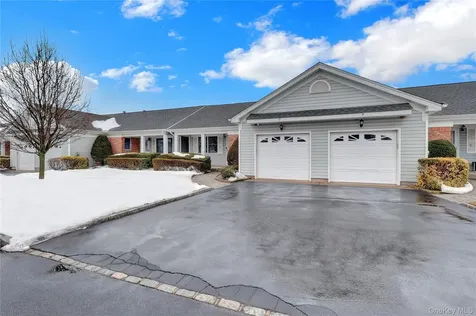 11 Primrose Lane North Babylon NY 11703