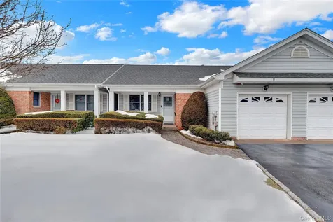 11 Primrose Lane North Babylon NY 11703