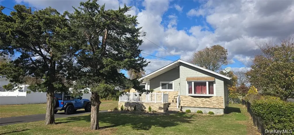 19 Kent Drive Shirley NY 11967