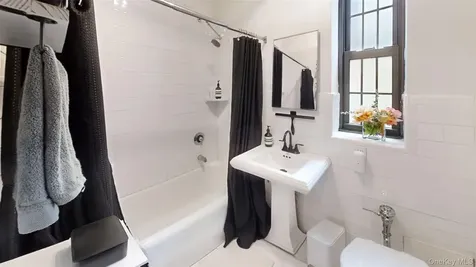 105 Garth Road Scarsdale NY 10583
