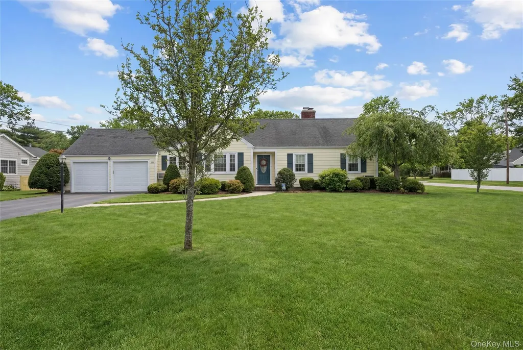 38 Bradish Lane Bay Shore NY 11706