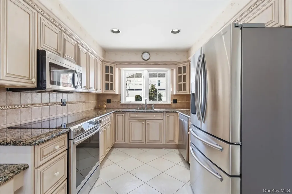 38 Bradish Lane Bay Shore NY 11706