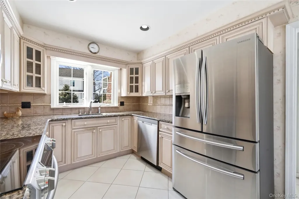 38 Bradish Lane Bay Shore NY 11706