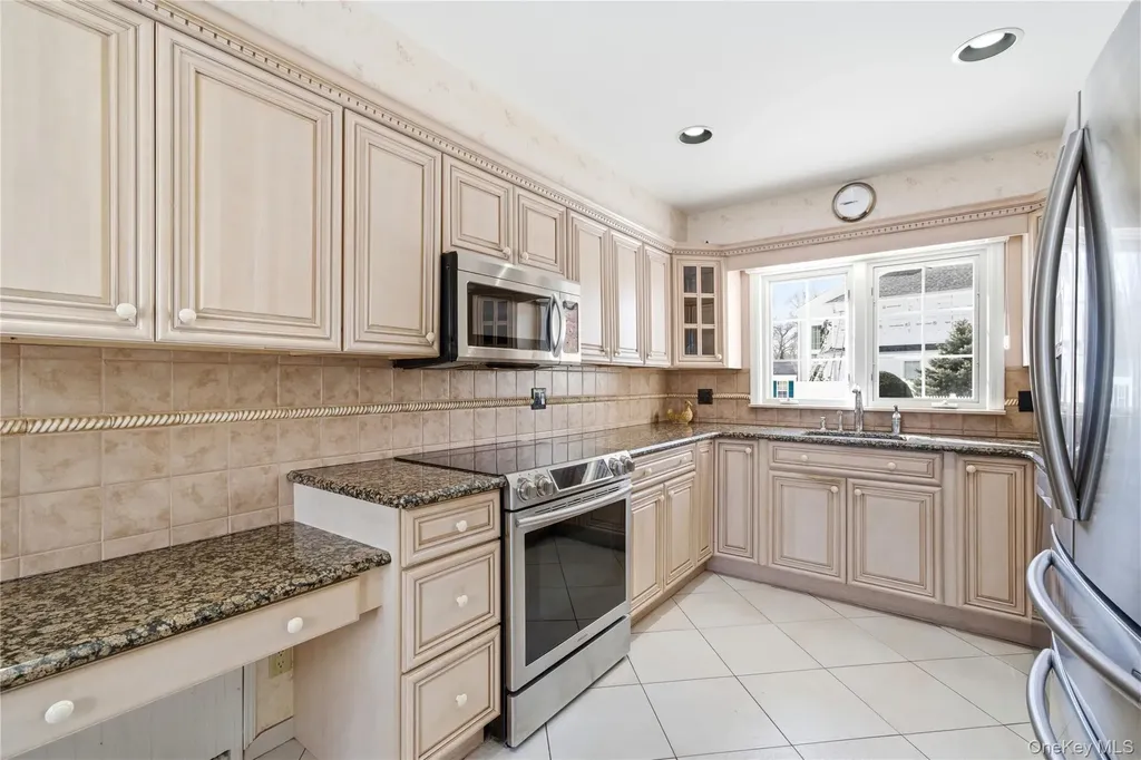38 Bradish Lane Bay Shore NY 11706