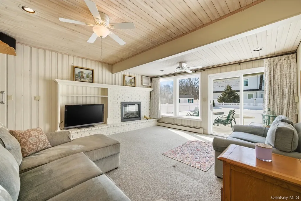 38 Bradish Lane Bay Shore NY 11706