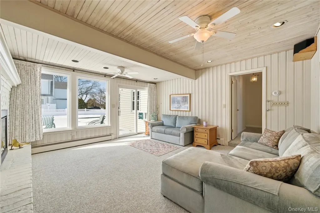 38 Bradish Lane Bay Shore NY 11706
