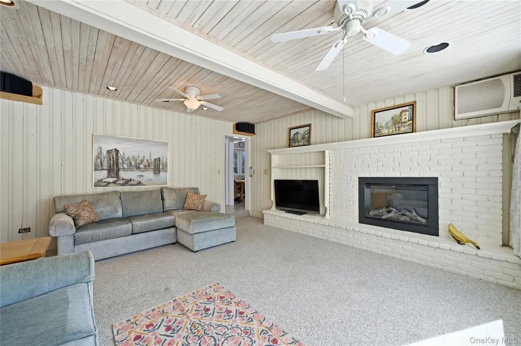 38 Bradish Lane Bay Shore NY 11706