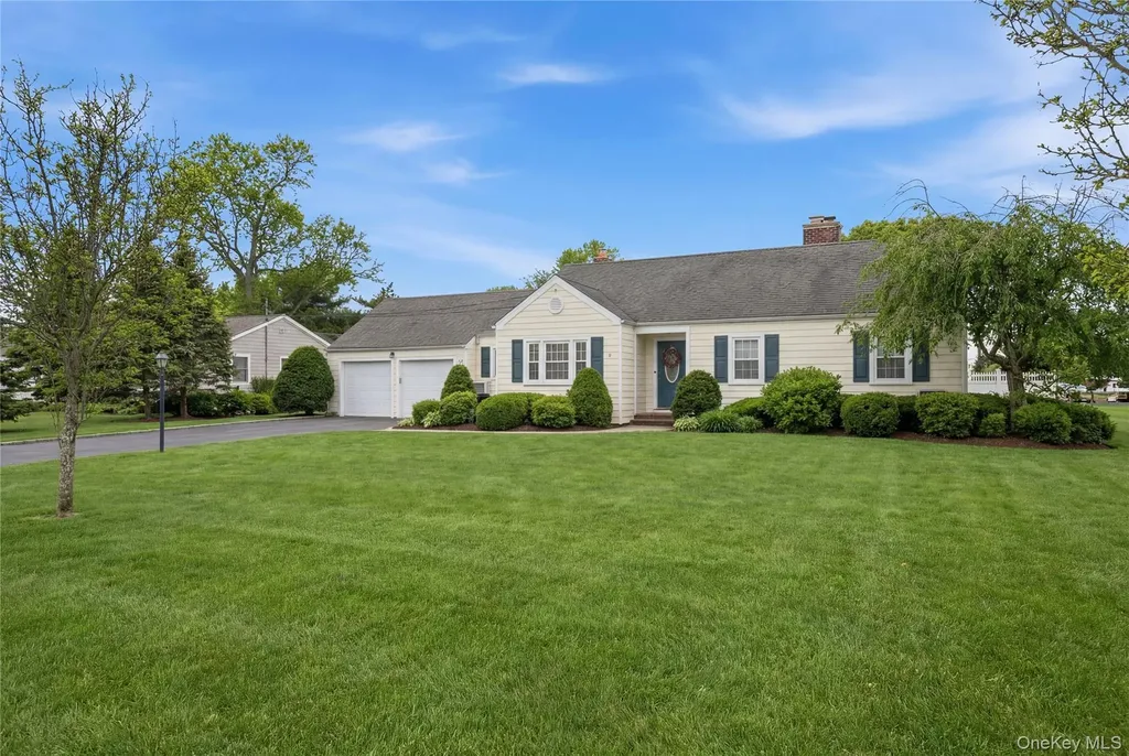 38 Bradish Lane Bay Shore NY 11706