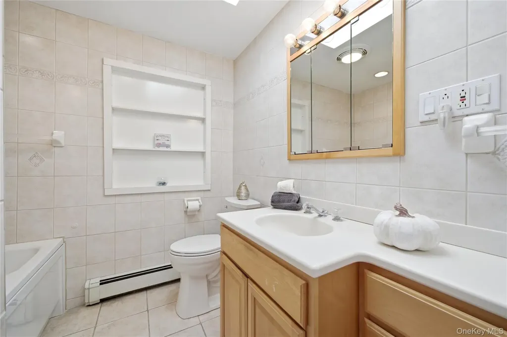 38 Bradish Lane Bay Shore NY 11706