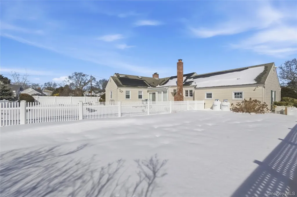 38 Bradish Lane Bay Shore NY 11706