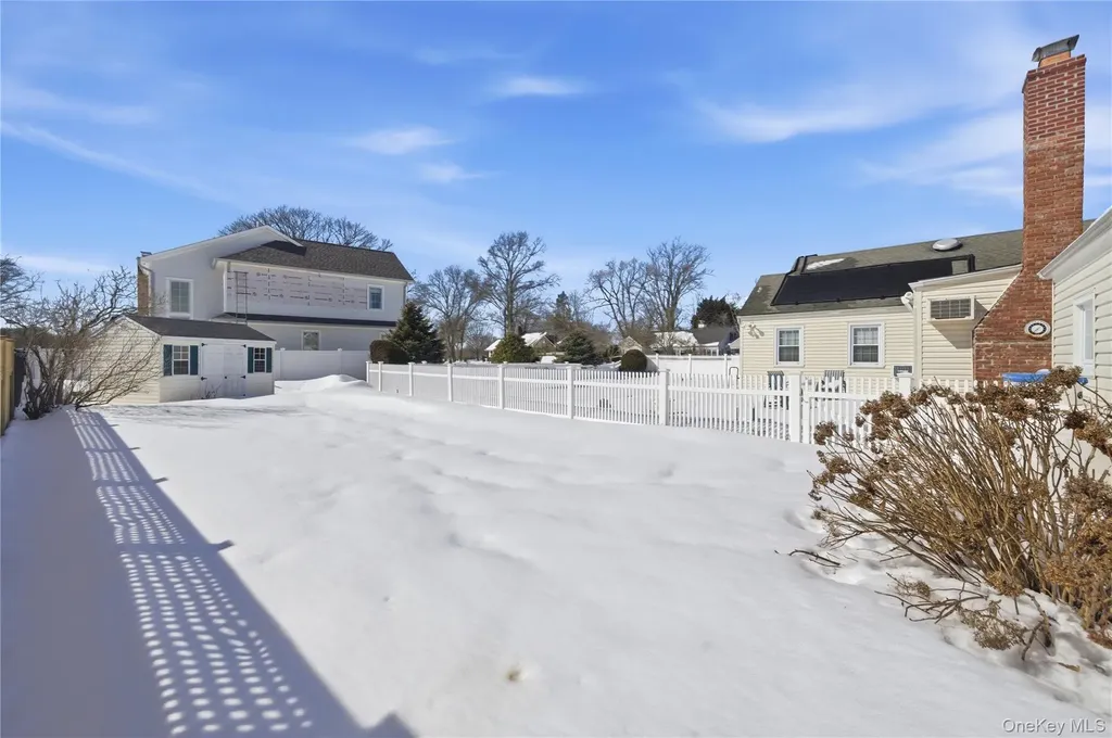 38 Bradish Lane Bay Shore NY 11706