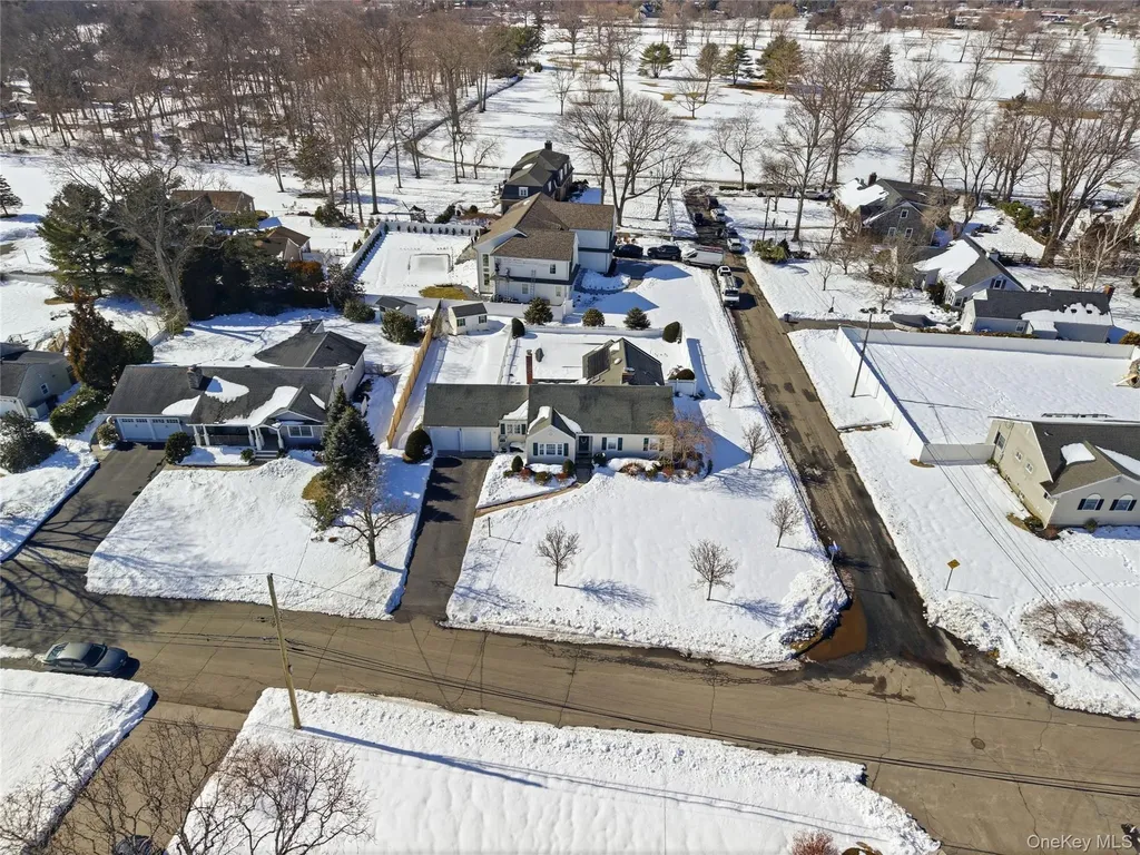 38 Bradish Lane Bay Shore NY 11706