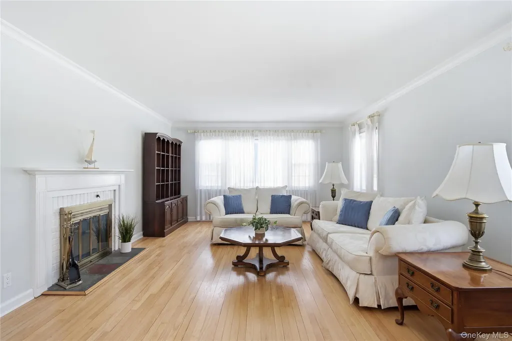 38 Bradish Lane Bay Shore NY 11706
