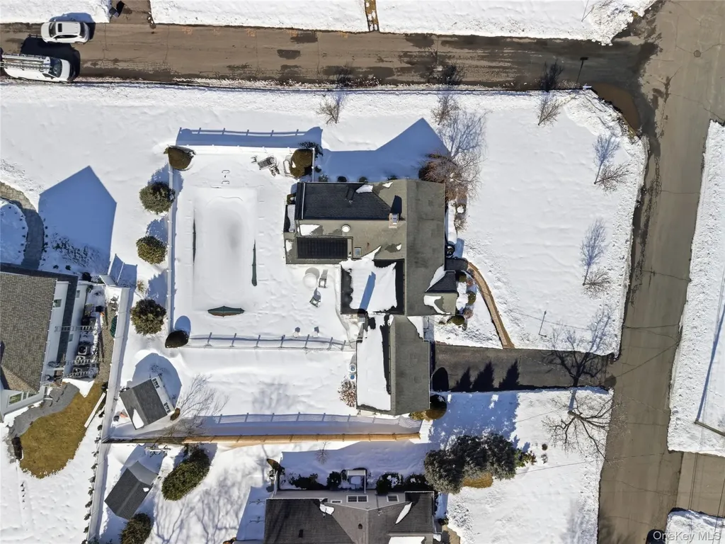 38 Bradish Lane Bay Shore NY 11706