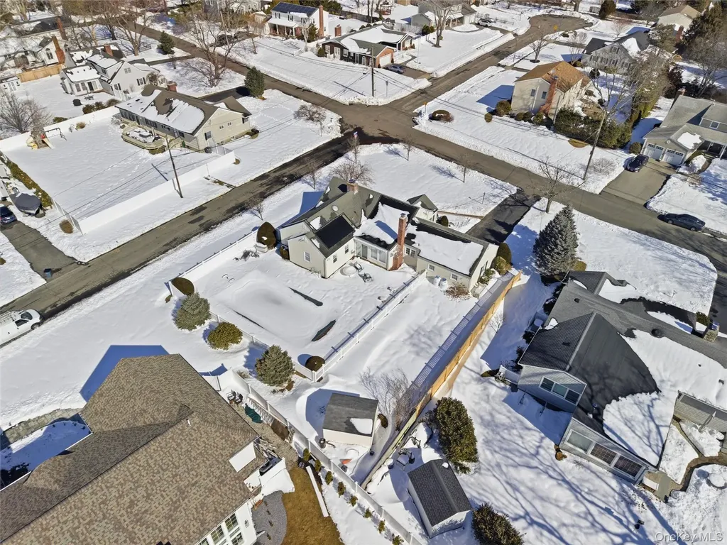 38 Bradish Lane Bay Shore NY 11706