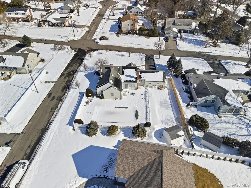 38 Bradish Lane Bay Shore NY 11706