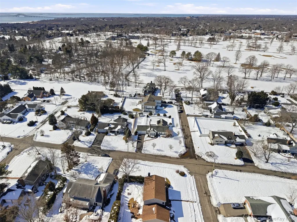 38 Bradish Lane Bay Shore NY 11706