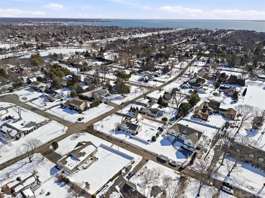 38 Bradish Lane Bay Shore NY 11706