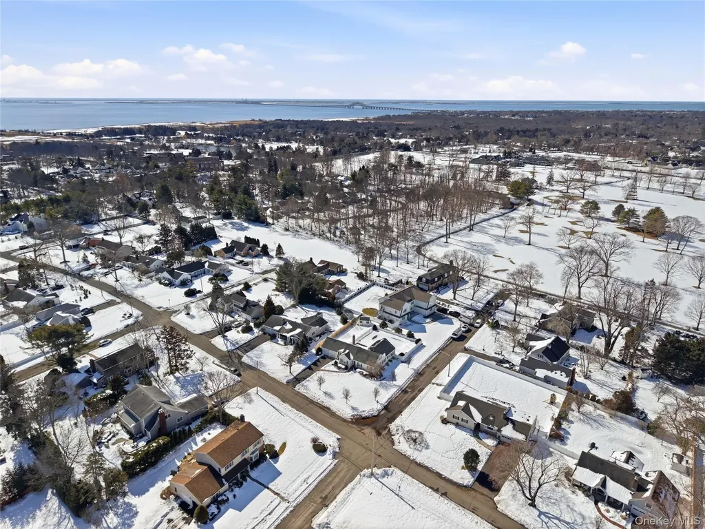 38 Bradish Lane Bay Shore NY 11706
