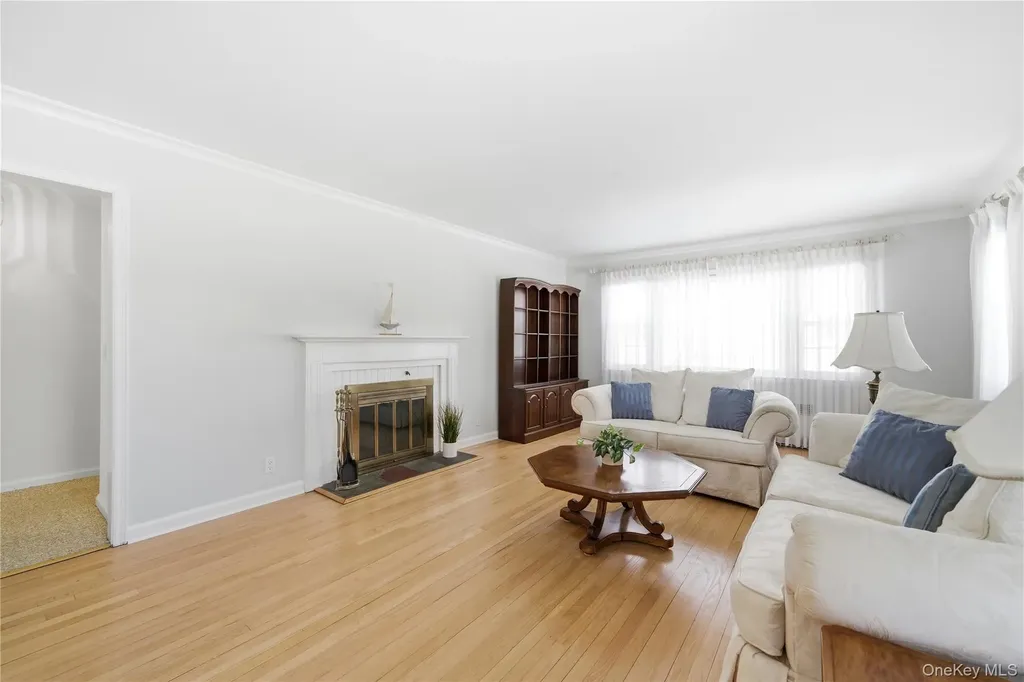 38 Bradish Lane Bay Shore NY 11706