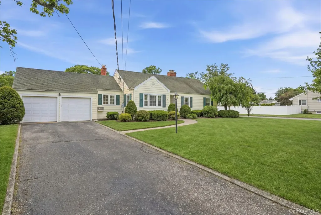 38 Bradish Lane Bay Shore NY 11706