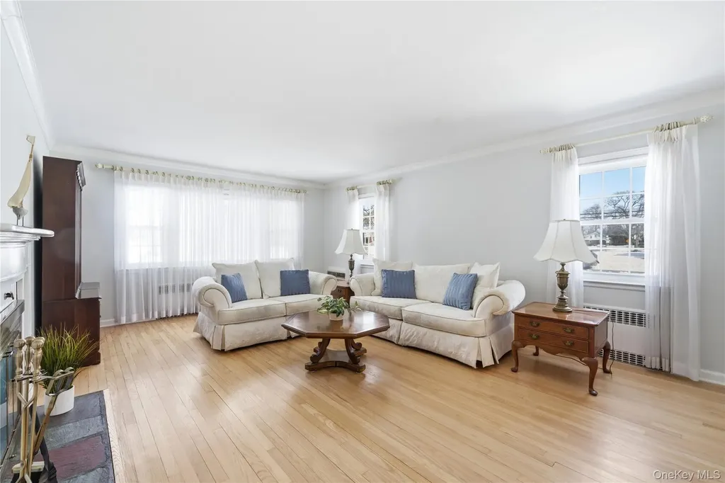 38 Bradish Lane Bay Shore NY 11706