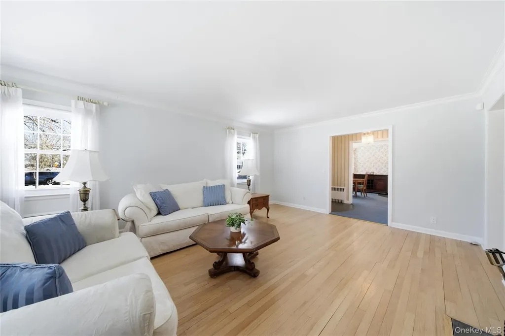 38 Bradish Lane Bay Shore NY 11706