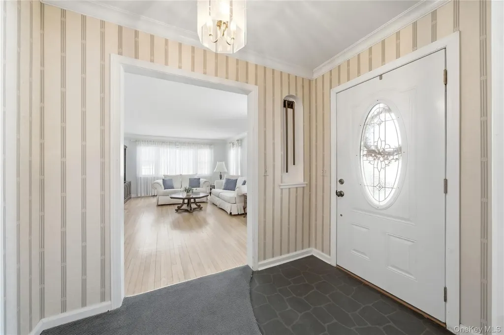 38 Bradish Lane Bay Shore NY 11706