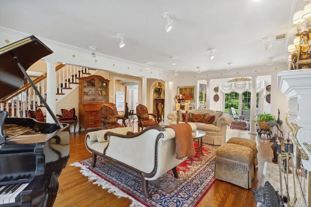 1345 Harbor Road Hewlett Harbor NY 11557