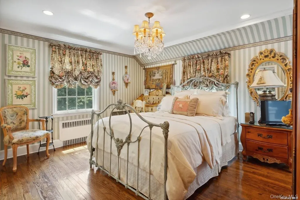 1345 Harbor Road Hewlett Harbor NY 11557