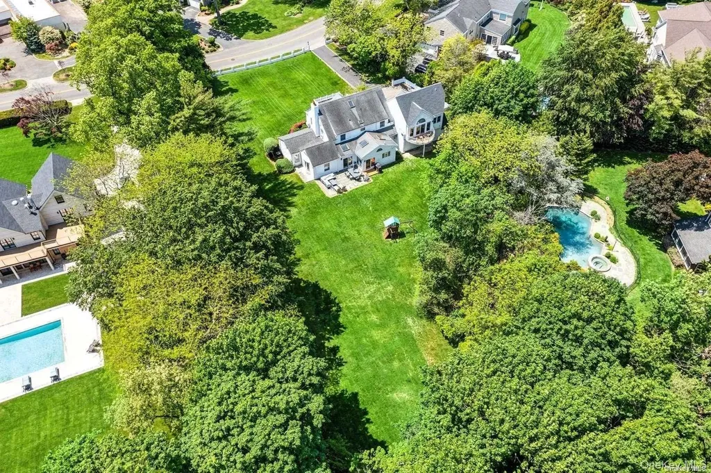 1345 Harbor Road Hewlett Harbor NY 11557
