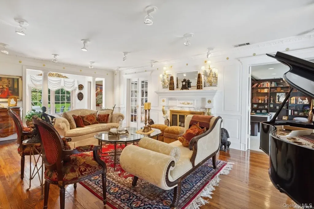 1345 Harbor Road Hewlett Harbor NY 11557