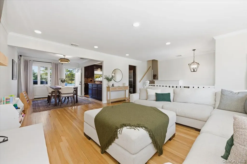 285 E Shore Drive Massapequa NY 11758