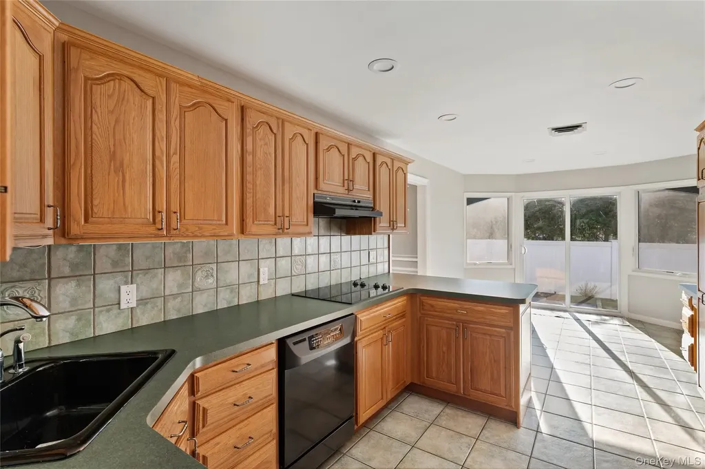 148 Exeter Road Massapequa NY 11758