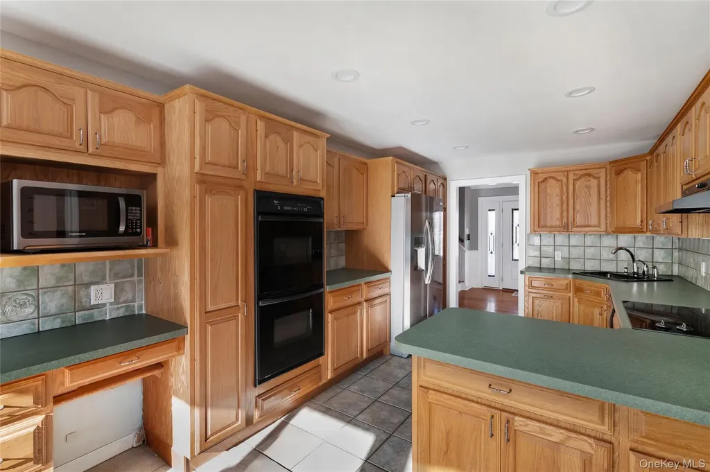 148 Exeter Road Massapequa NY 11758