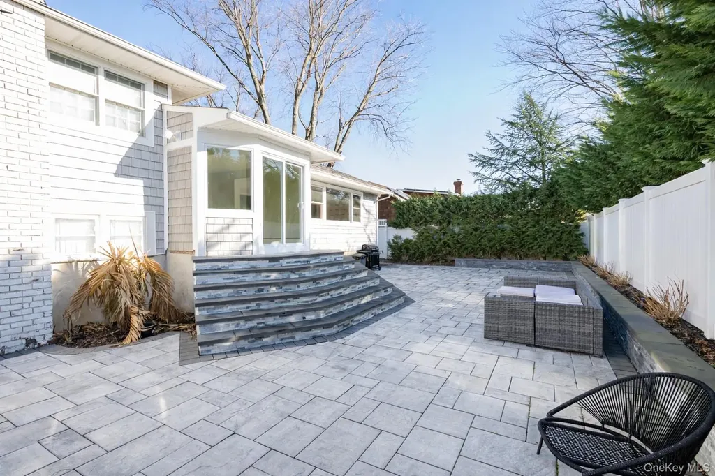 148 Exeter Road Massapequa NY 11758
