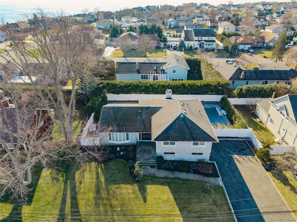 148 Exeter Road Massapequa NY 11758
