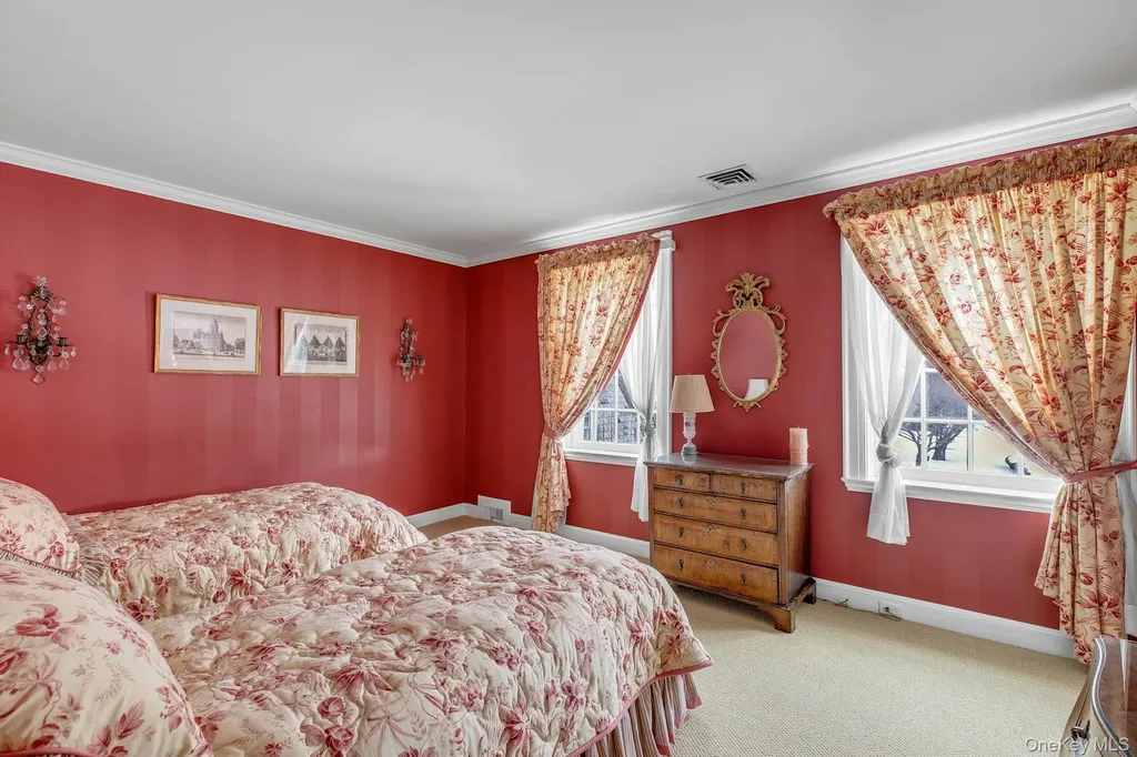 2 Wallis Lane Saint James NY 11780