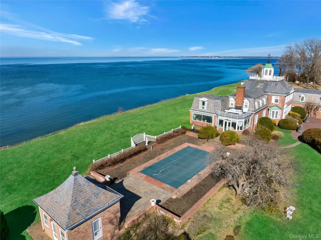 2 Wallis Lane Saint James NY 11780