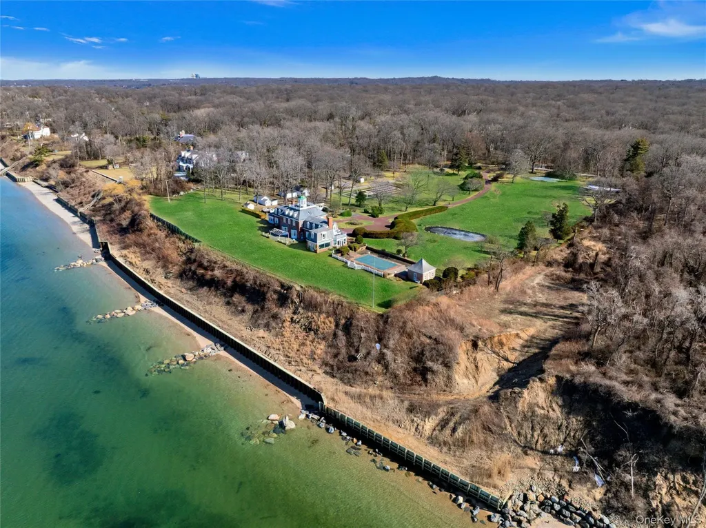 2 Wallis Lane Saint James NY 11780