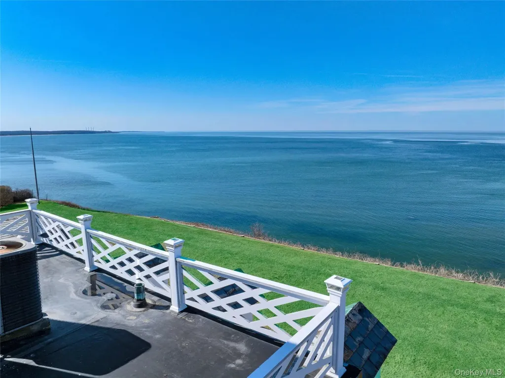 2 Wallis Lane Saint James NY 11780