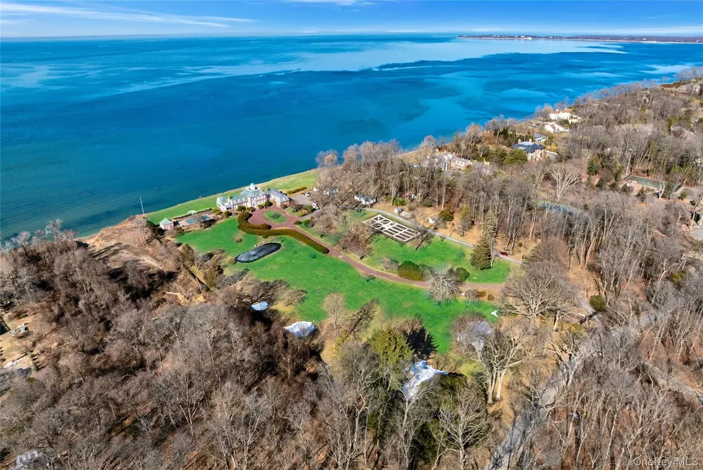 2 Wallis Lane Saint James NY 11780