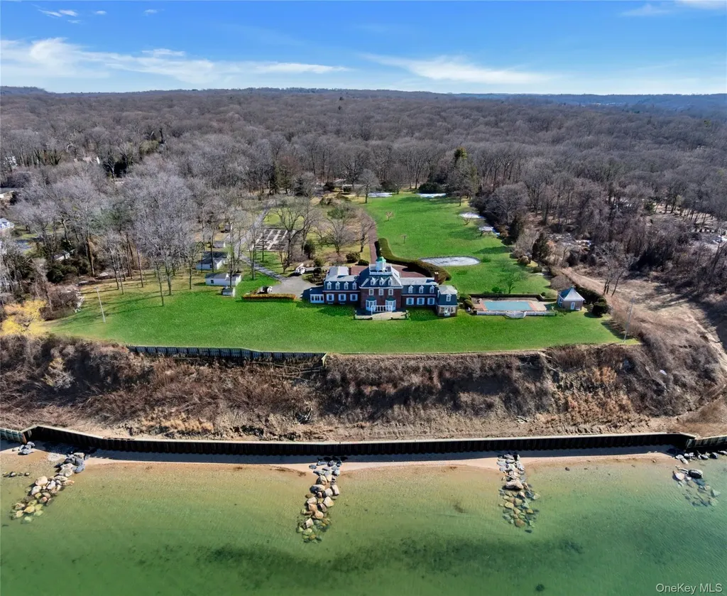 2 Wallis Lane Saint James NY 11780