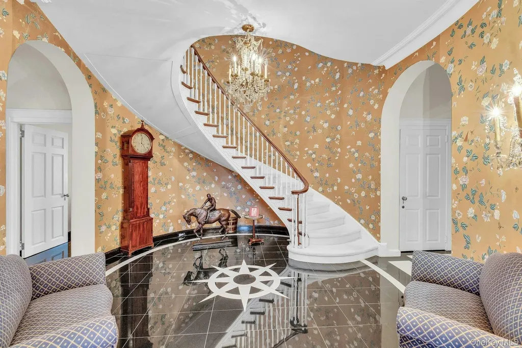 2 Wallis Lane Saint James NY 11780
